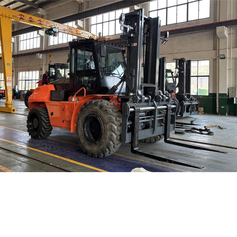 Chariot élévateur tout-terrain SOCMA 10 tonnes