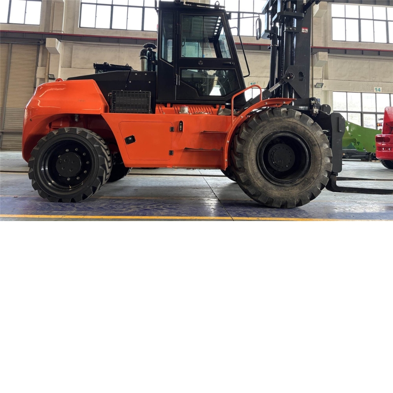 Chariot élévateur tout-terrain SOCMA 10 tonnes