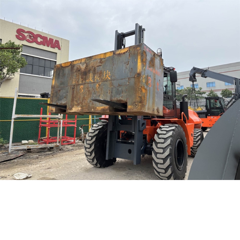 Chariot élévateur tout-terrain SOCMA 10 tonnes