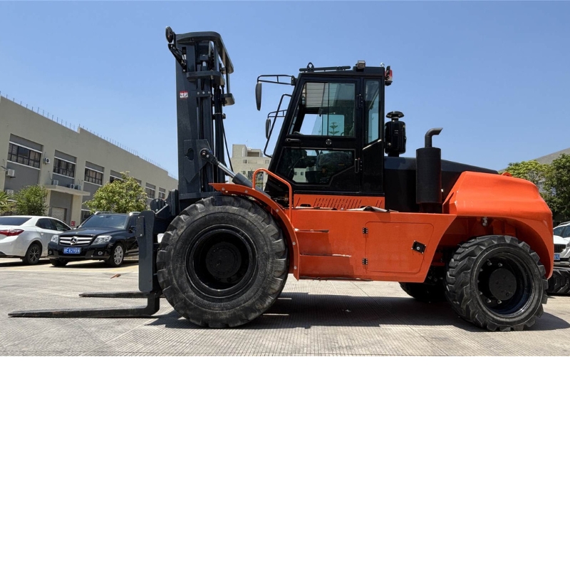 Chariot élévateur tout-terrain SOCMA 8 tonnes